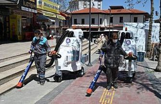 Akülü süpürgeler Isparta sokaklarında