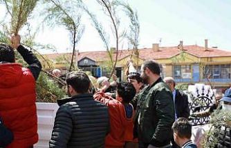 Alaca Belediyesi vatandaşlara 2 bin fidan dağıttı