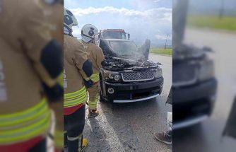 Altınözü’de  cipin motoru alevlere teslim oldu