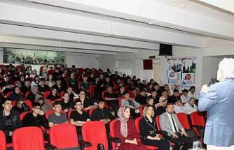 Altıntaş’ta öğrenci ve yazar buluşması