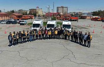 Ambulans sürücülerine sürüş eğitimi