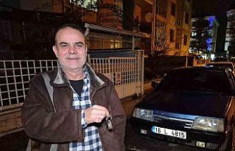 Anahtarı kontakta unutulan ve kendiliğinden kilitlenen otomobilin kapısını çilingir açtı