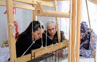 Antakya Belediyesi’nin açtığı ipek el dokumacılığı kursu ilgi görüyor