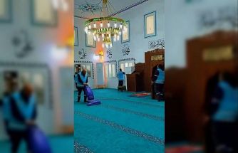 Antakya’da ibadethane temizliği çalışmaları sürüyor