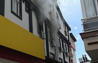 Antalya’da apartman dairesindeki yangın korkuttu: 5 kişi tedbir amaçlı hastaneye götürüldü