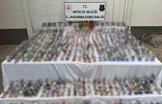 Antalya’da piyasa değeri 15 milyon lira olan kaçak gözlük ve saatler ele geçirildi