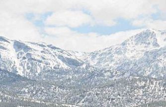 Antalya’nın zirvelerinde Nisan ayında kar sürprizi