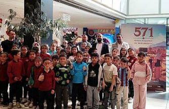 Aslanapa’da Kur’an kursu öğrencileri "571 Rahmet Peygamberi Hz Muhammed" filmini izledi