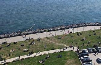 Avcılar’da havaların ısınmasını fırsat bilen vatandaşlar sahile akın etti