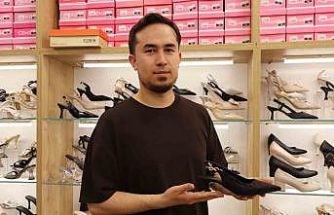 Ayakkabıcılarda kışlıklar raftan kalktı, yazlıklar geldi