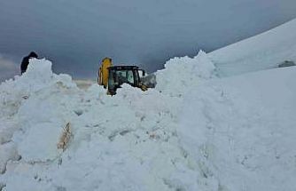 Aydınlar beldesinde karla mücadele devam ediyor