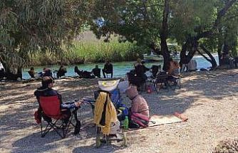 Azmak Nehri’nde tekne yoğunluğu