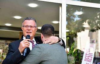 Baba-oğul açılışta gözyaşlarını tutamadı