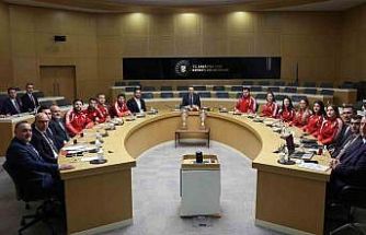 Bakan Bayraktar, milli güreşçileri ağırladı