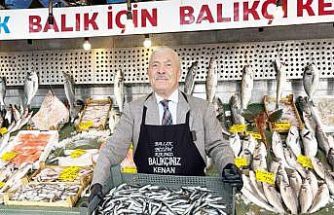 Balık sezonu sona erdi, Balıkçı Kenan hamsiye "madalya" taktı