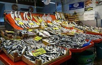 Balık tezgahları kış aylarını aratmıyor