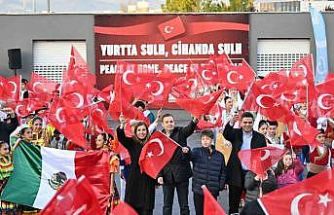 Balıkesir’de 9 ülkenin çocukları aynı sahnede buluştu