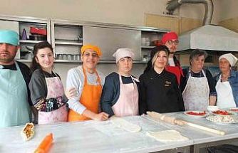 Balıkesir’de özel gençler mutfağa girdi pide ve pizza yaptı