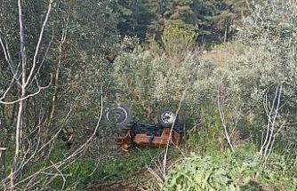 Balıkesir’de traktör şarampole uçtu; 2 yaralı
