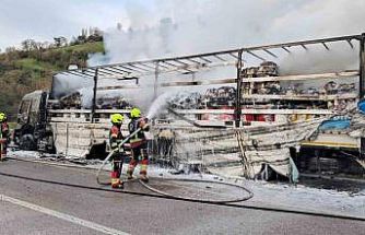 Balıkesir’de yanan tır kullanılmaz hale geldi