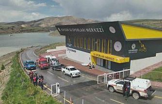 Barajda sörfleri alabora olan 2 kişi kurtarıldı