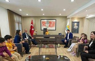 Başkan Boltaç koltuğunu devretti, çocuklar taleplerini sıraladı