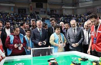 Başkan Büyükakın ve Kocaelisporlu futbolcular "robot futbolu" oynadı
