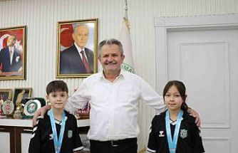 Başkan Koloğlu, başarılı karatecileri ağırladı