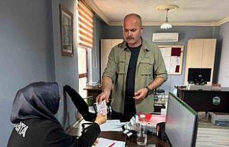 Başkan koruması bankamatikte bulduğu parayı zabıtaya teslim etti