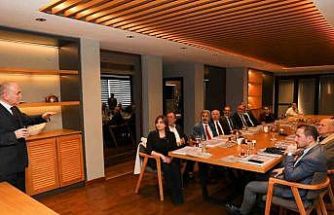 Başkan Özlü siyasi parti il başkanlarına yatırımları anlattı