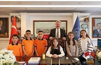 Başkan Palancıoğlu, koltuğunu küçük Toprak’a bıraktı