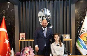 Başkan Türkel, makam koltuğunu Melis Neva Aydın’a bıraktı