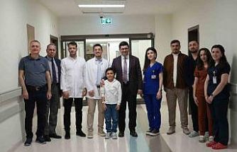 Başparmağında ileri derece hareket kısıtlılığı olan çocuk, operasyonla sağlığına kavuştu