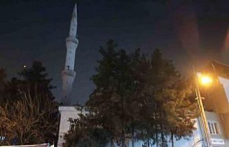 Batman’da cami minaresine yıldırım düştü