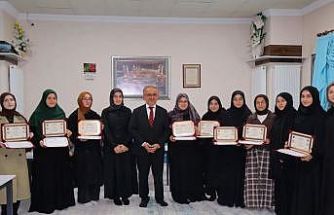 Bayburt’ta hafızlığını tamamlayan öğrencilere belgeleri verildi