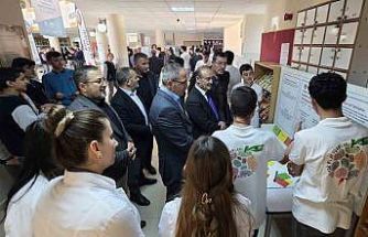 Bayburt’ta öğrenciler projelerini bilim fuarında tanıttı