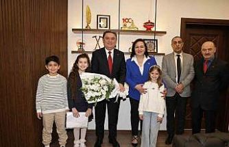 Belediye başkanı koltuğunu Mercan Su Uzun’a devretti