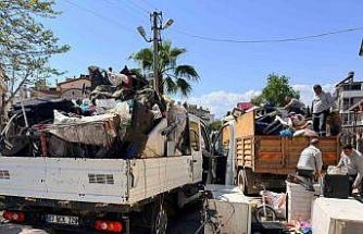 Belediye boşaltıyor, o dolduruyor: Daha önce 2 operasyonda 16 kamyon çöp çıkan evden 4 kamyon daha çöp çıktı