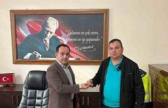 Belediye personelinin bulduğu 17,5 gram altın sahibine teslim edildi