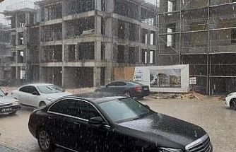 Besni’de dolu ve sağanak sonrası sel meydana geldi