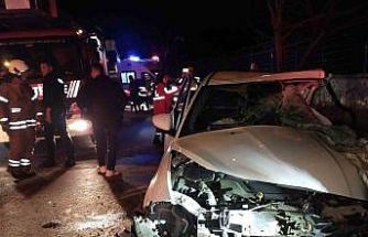 Beykoz’da servis minibüsü ile otomobil çarpıştı: 1’i ağır 12 yaralı