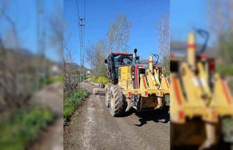 Bilecik’te arazi yollarında greyderle düzenleme çalışması