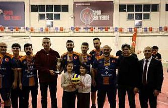 Bilecik’te Kurumlar Arası Bahar Voleybol Turnuvası nefes kesen finale sahne oldu