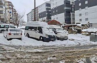 Bitlis’te kar yağışı nedeniyle 82 köy yolu ulaşıma kapandı