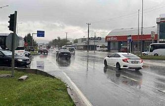 Bolu güne yağışla uyandı