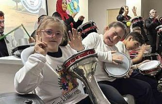 Bolu’da özel öğrencilerden renkli kutlama: Darbuka şovu alkış aldı