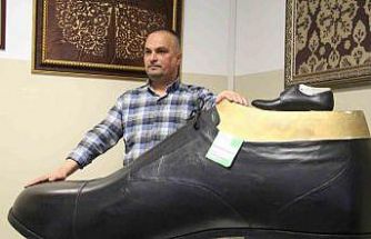 Bolu’da Türkiye’nin en büyük giyilebilir ayakkabısı üretildi: Tam 222 numara