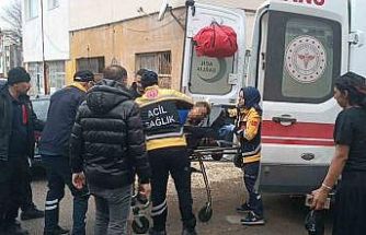 Boşanma aşamasında olduğu eşini dört yerinden bıçaklayıp eve kilitledi