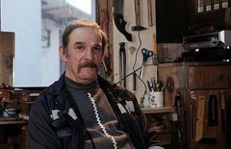 Bozulan kemençesini tamir ederken usta oldu