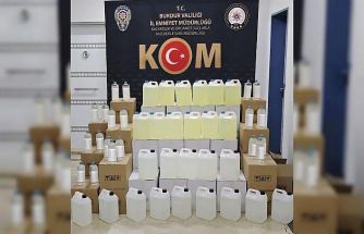 Burdur’da ruhsatsız silah ve kaçak alkol operasyonu